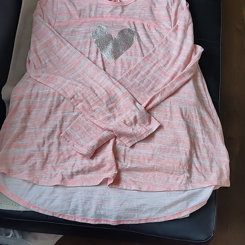 SO super cute long sleeved light weight tee